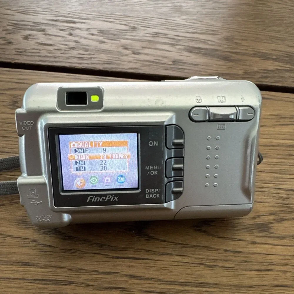 FUJIFILM Finepix A330 FUJI Digital Camera SILVER Blossom Working NO SD CARD